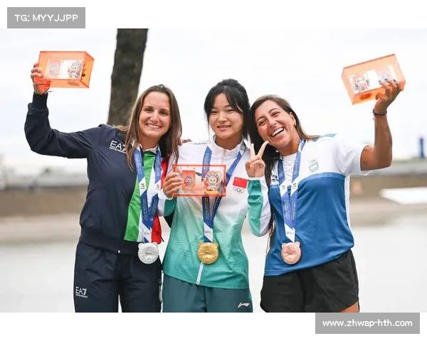 徐露从点火台到领奖台，成都世运会尾波滑水夺金